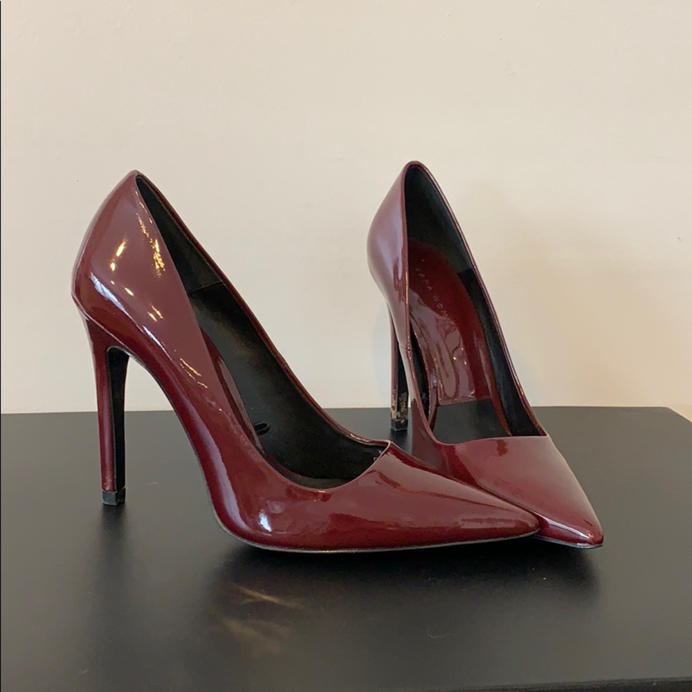 Zara woman burgundy pump